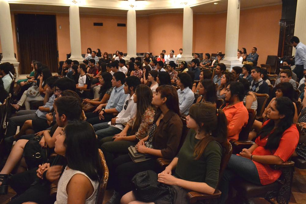 120 nuevos estudiantes ingresaron a la carrera de Administración Pública