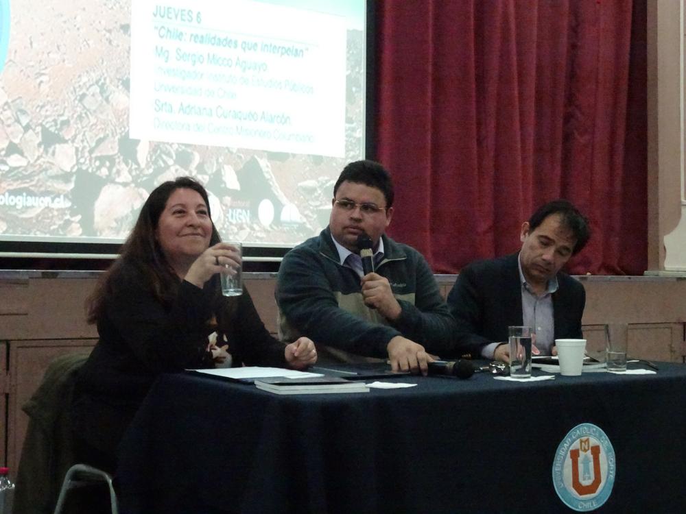 Profesor Micco expone sobre política chilena en Universidad Católica de Antofagasta