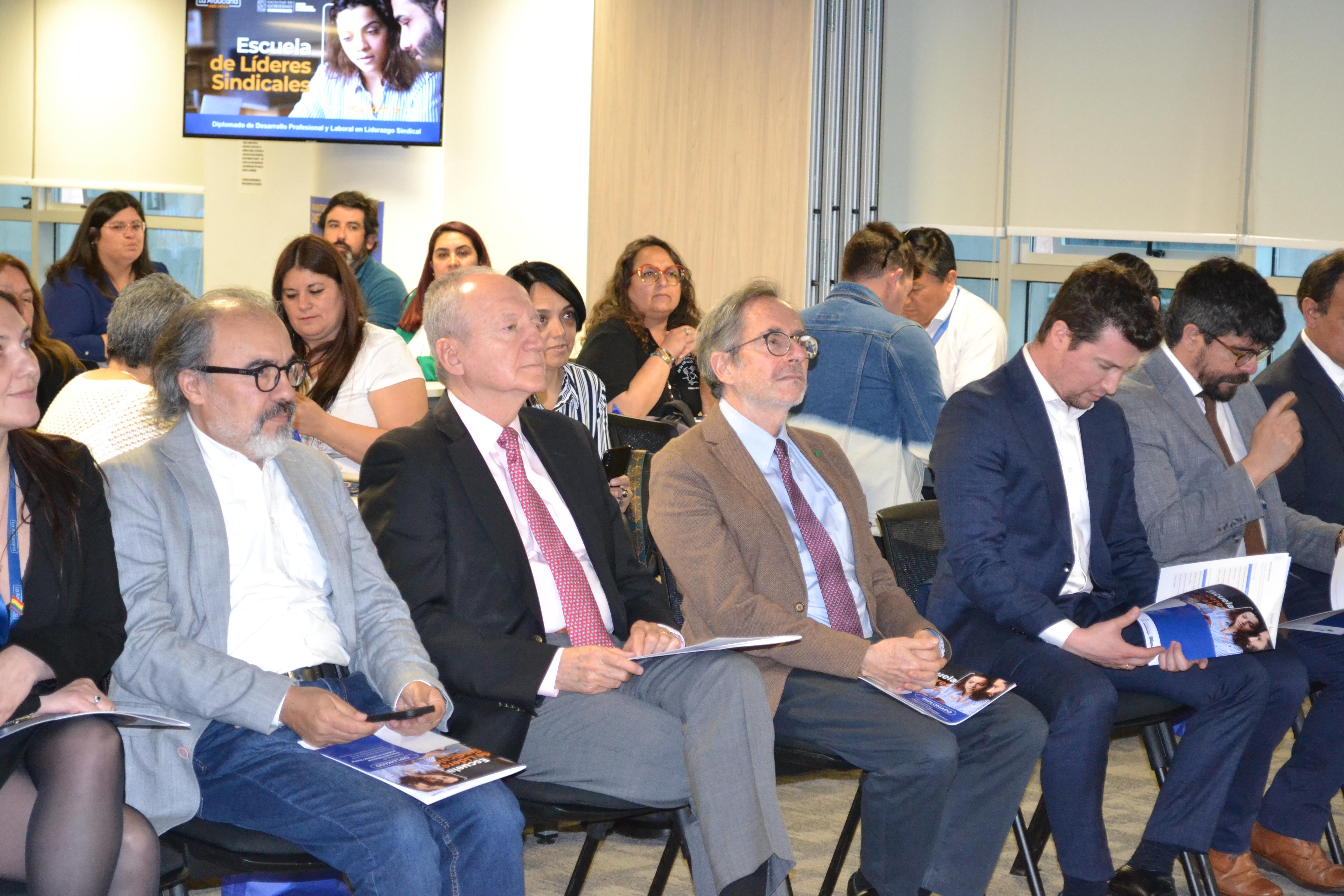 Representantes sindicales inician diplomado en liderazgo impulsado por la Facultad de Gobierno y Caja La Araucana