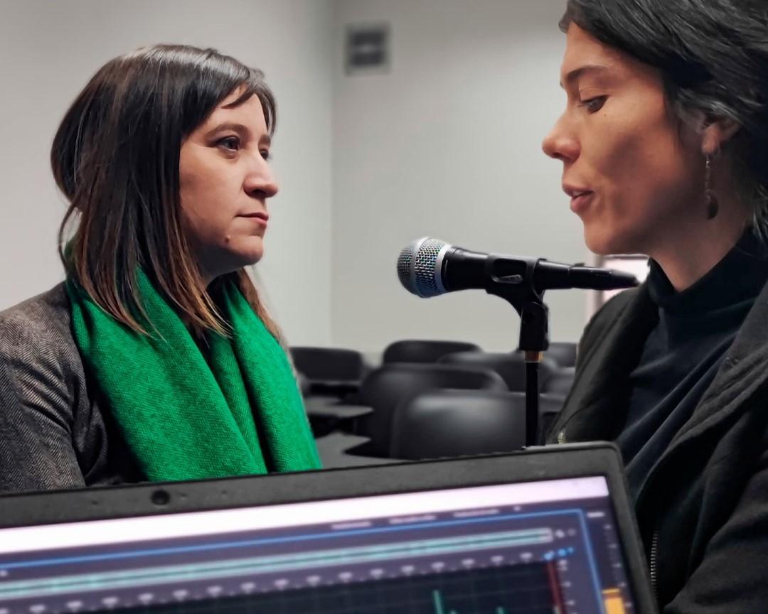 Nuevo capítulo del podcast “Voces de la Facultad de Gobierno” aborda la ecología política y los conflictos ambientales con la académica Grettel Navas