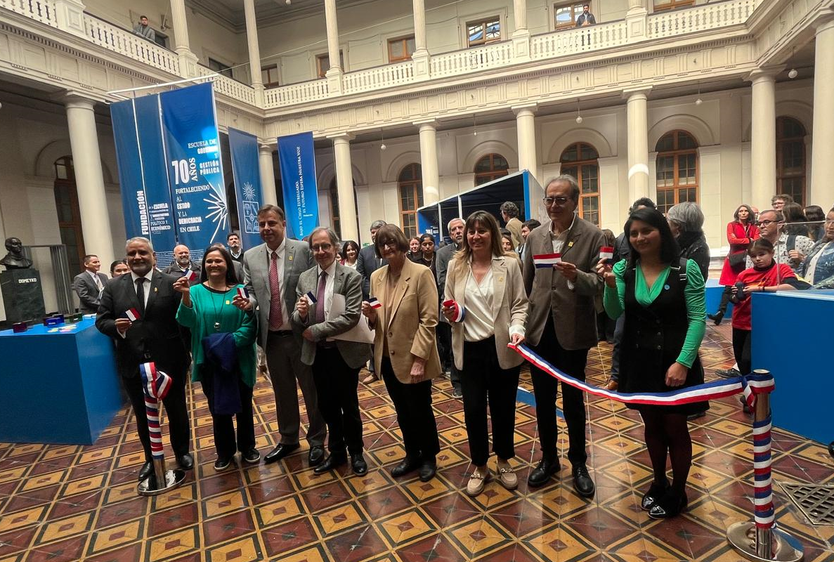 Con una charla magistral del Joan Subirats se inauguró muestra sobre los 70 años de la Escuela de Gobierno y Gestión Pública de la Universidad de Chile