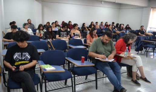 Grupos de investigación de la Facultad de Gobierno presentaron sus avances ante estudiantes