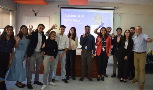 Estudiantes de Escuela de Gobierno y Gestión Pública colaboran en la implementación del SLEP Santa Rosa