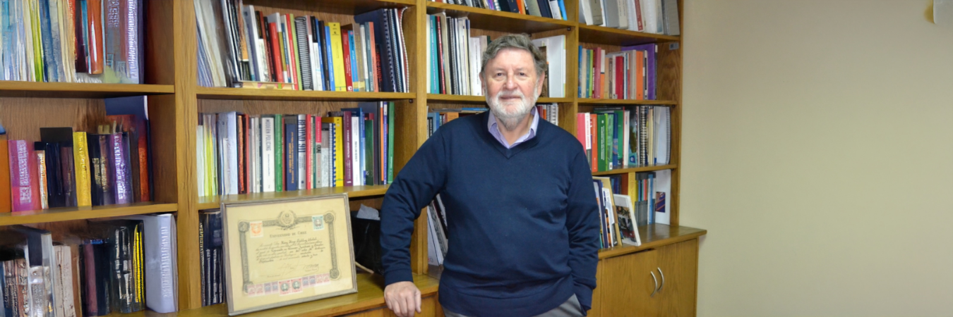 Universidad de Chile distingue al académico Hugo Frühling por su aporte en investigación a los problemas país