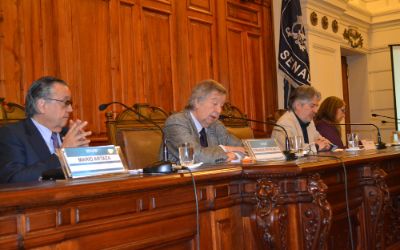 En la Mesa 2, Desafíos institucionales de la política exterior de Chile, expusieron Mario Artaza y Fernando Reyes.