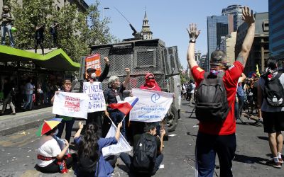 Imagenes de Santiago Movilizado y Bajo estado de Excepcion
