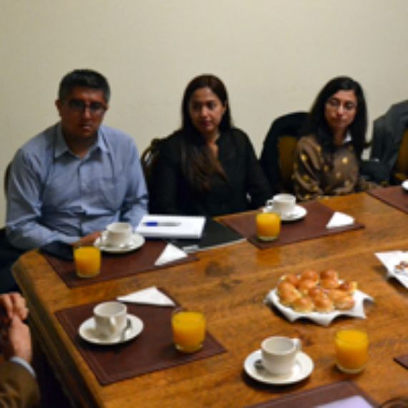 Delegación de la Escuela Superior de Administración Pública de Colombia visita el INAP