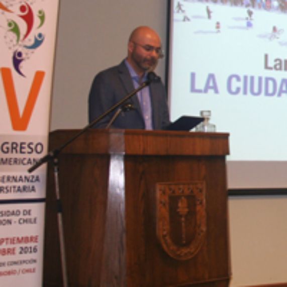 Profesor Fierro presentó su libro en la Universidad de Concepción