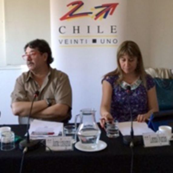 La profesora Oyarzún expone sobre las elecciones de EE.UU. en Chile 21