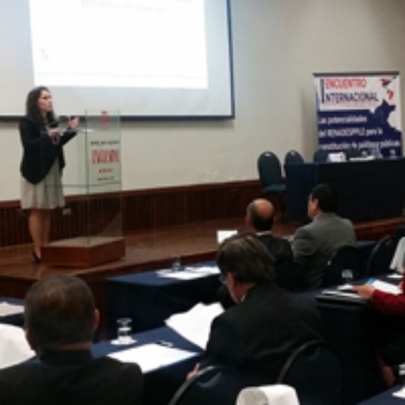 Lima: Directora del CESC expuso sobre políticas públicas en seguridad