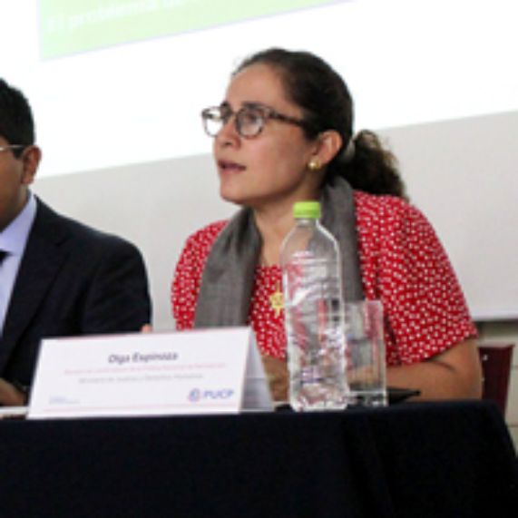 PUCP: Profesora Olga Espinoza expone sobre política penitenciaria y reinserción