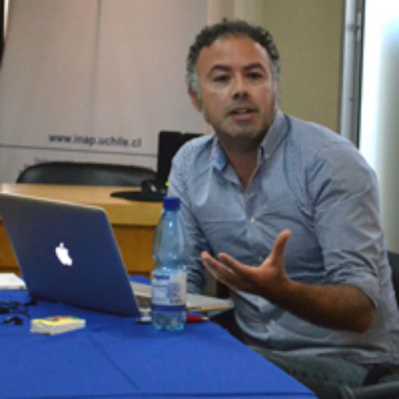 Profesor Poblete expuso sobre migración y políticas públicas en Chile