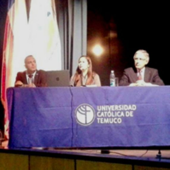 Profesora Figueroa presenta en el X Congreso de Administración Pública