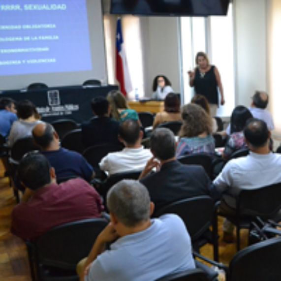 Funcionarios/as del INAP participan en taller sobre feminismo