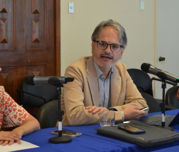 Oscar Mazzoleni analiza el auge de la derecha radical en Europa y su relación con la economía en charla magistral