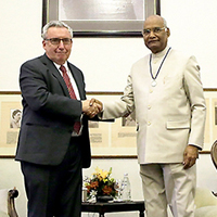 Alumnos de Ciencia Política asisten a charla de Presidente de India
