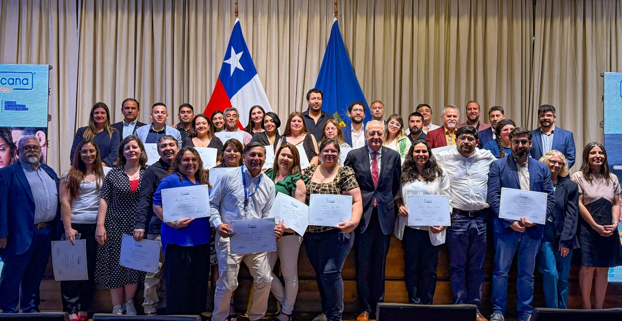 Líderes sindicales se gradúan de programa de Caja La Araucana y Facultad de Gobierno