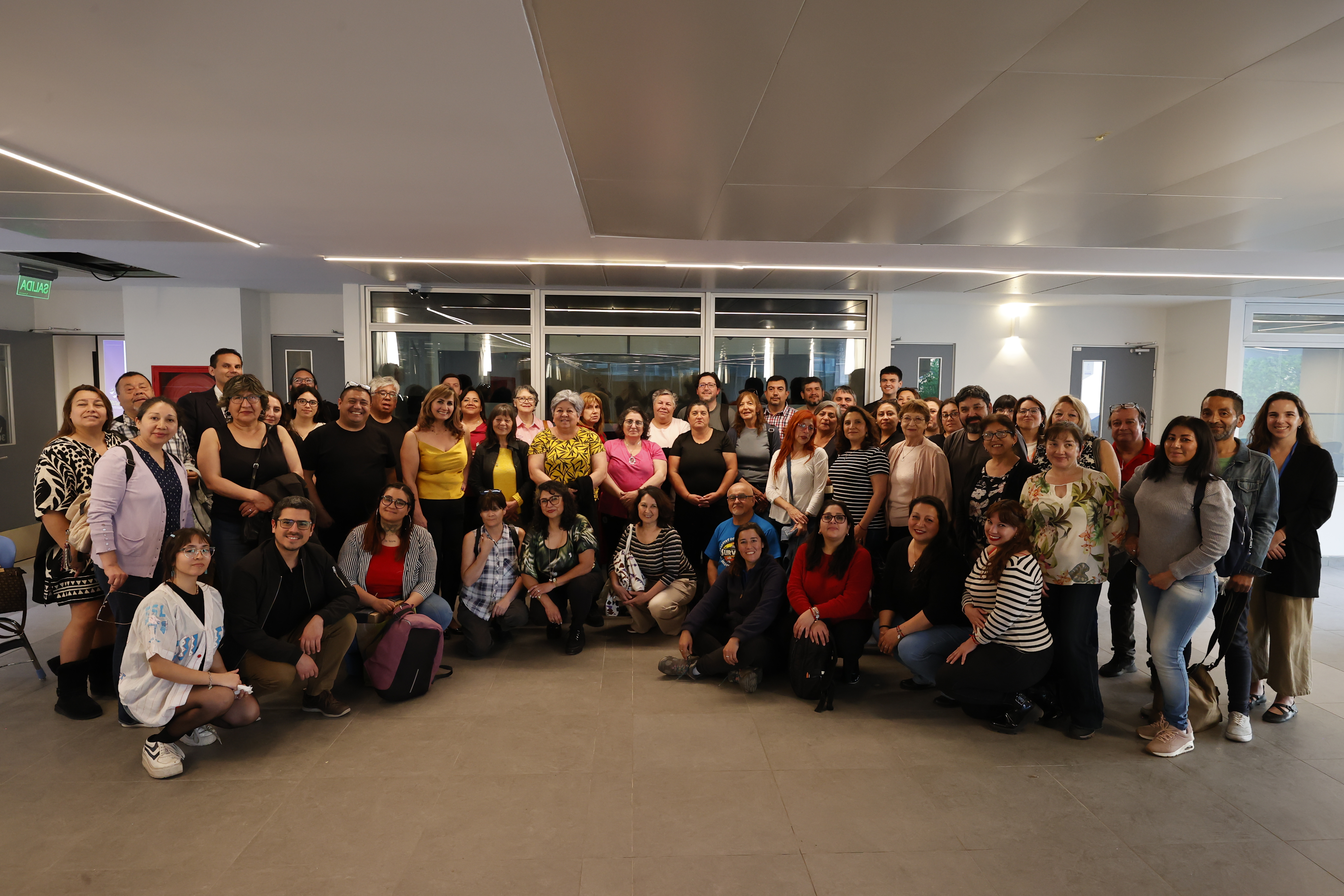 Facultad de Gobierno y Colabora dan inicio al diplomado 2025 “Escuela de líderes y lideresas sociales”