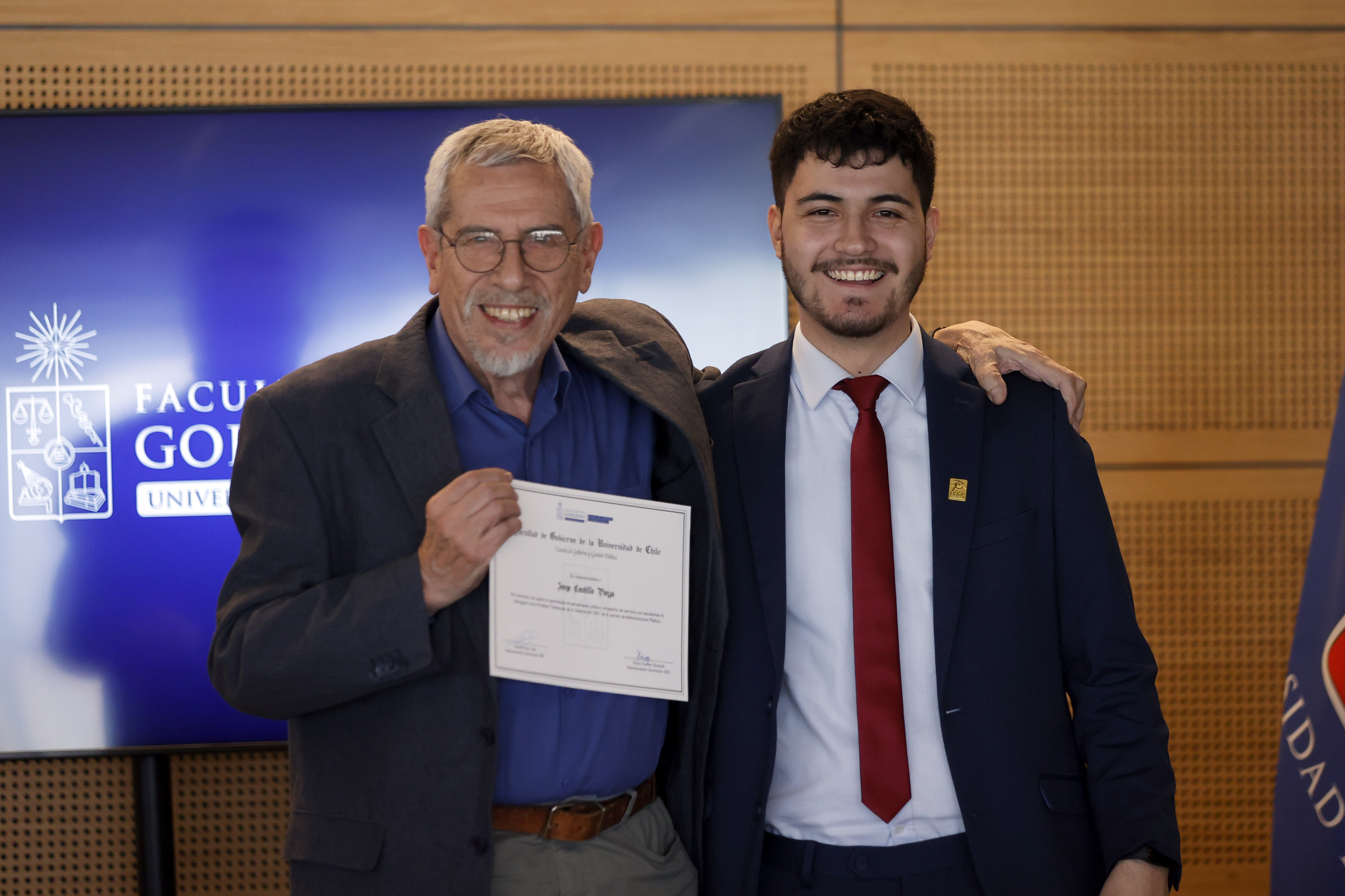 Profesor Jorge Castillo, reconocido con el premio a “docente destacado” por la generación administración pública 2021