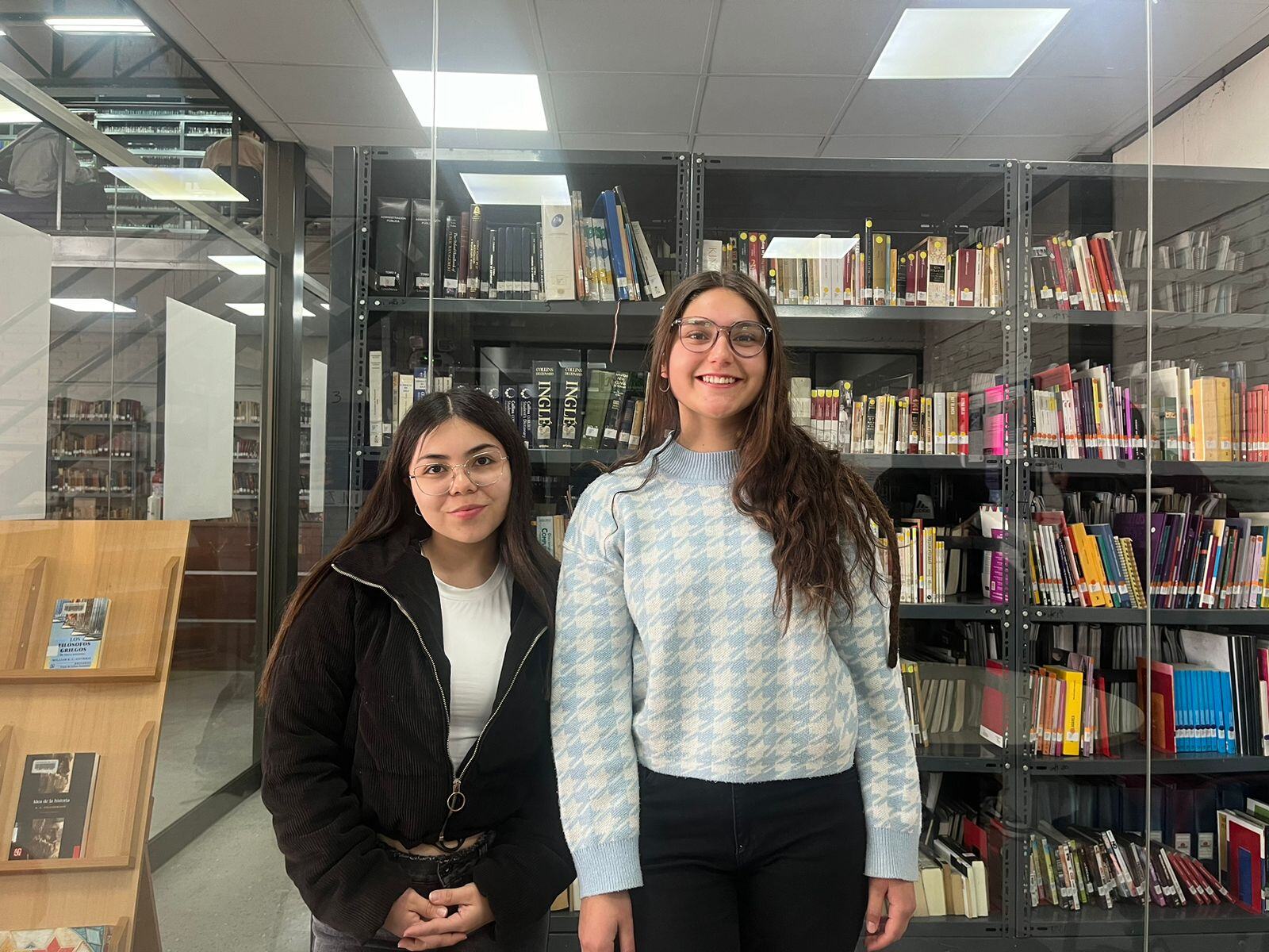 Valentina González y Sofia Sillva, estudiantes de tercer año EGGP