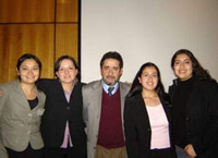 Estudiantes investigadoras junto al Profesor Carlos Ramírez.